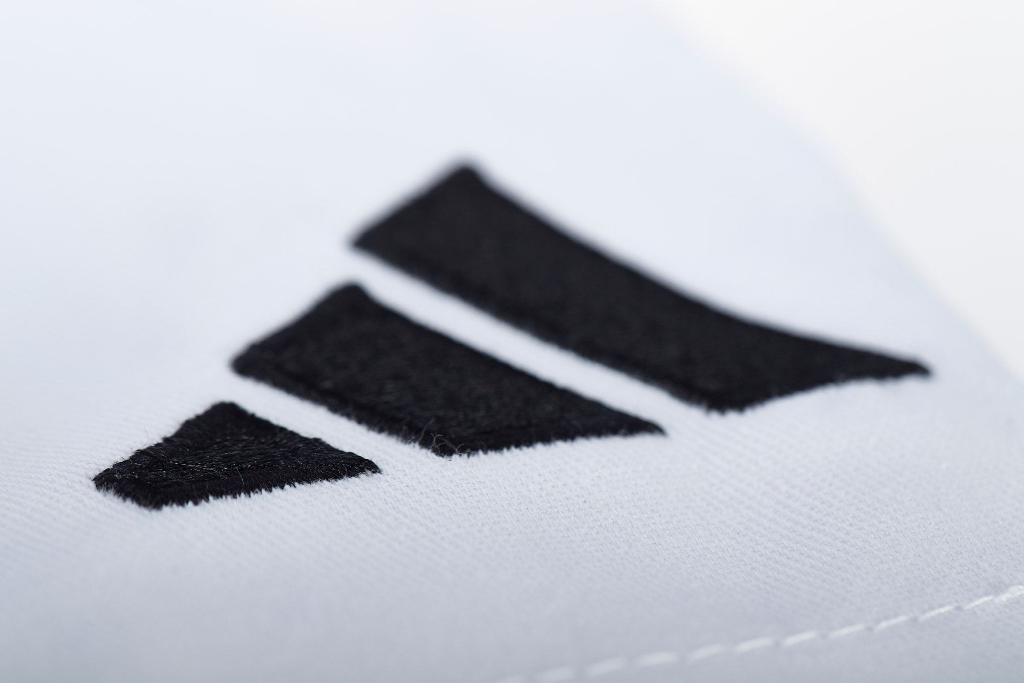 J650P-white_black-Judo-uniform-Contest-2023-D1594 adidas Judo-Anzug Contest weiß/schwarze Streifen, J650