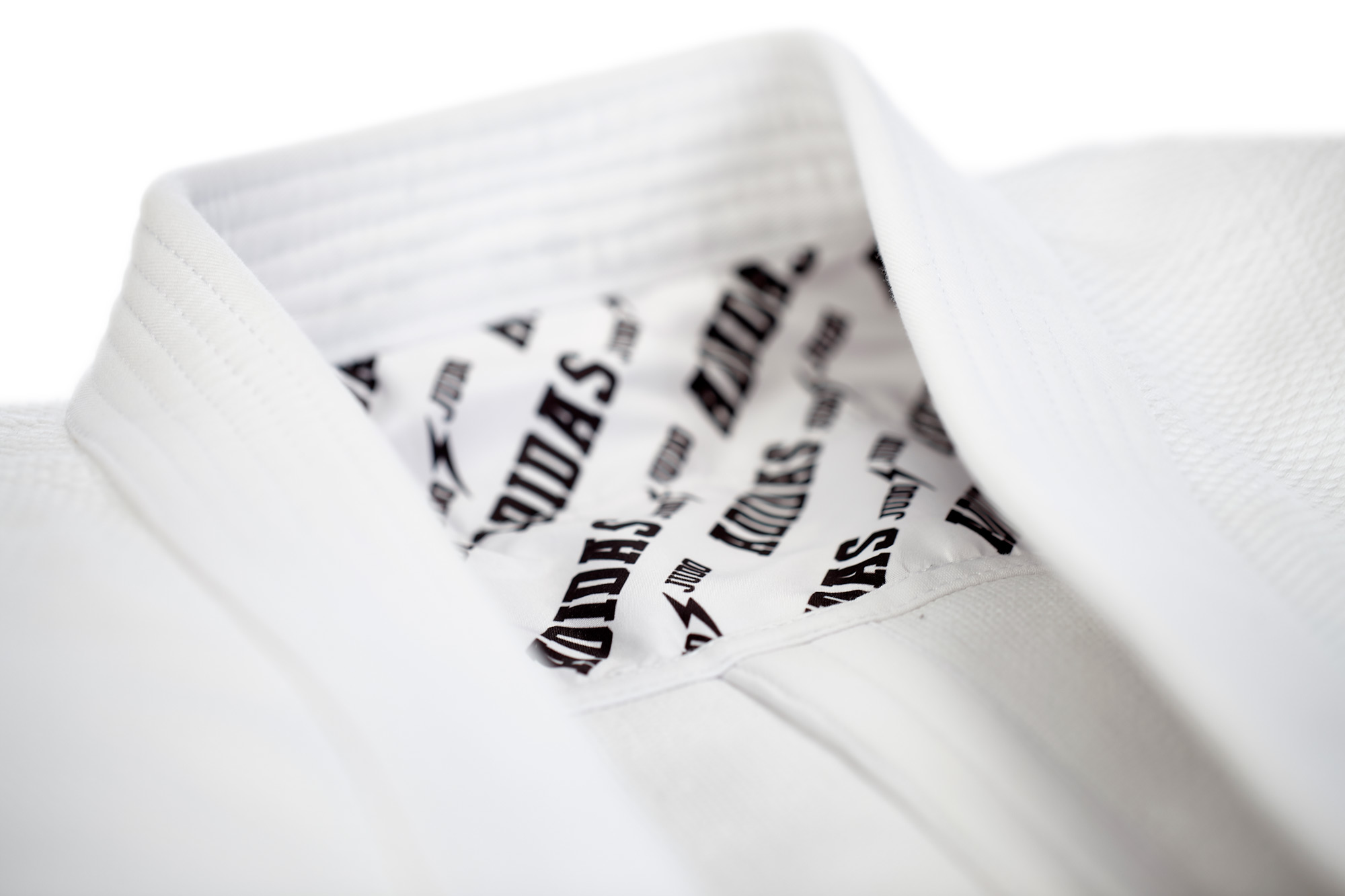 adidas-Judo_Gi-J990-Millenium-weiss-7 adidas Judo-Anzug Millenium weiß/silbernes Logo, J990