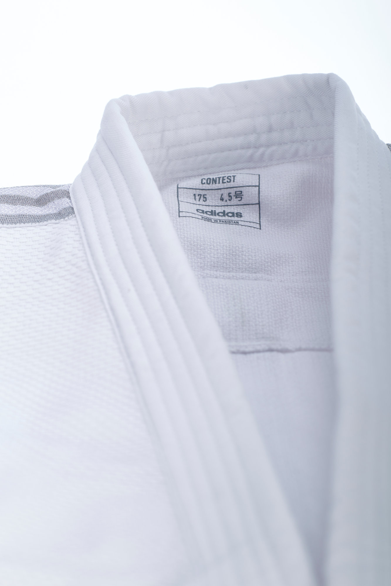 J650P-white_silver-Judo-uniform-Contest-2023-D1585 adidas Judo-Anzug Contest weiß/silberne Streifen, J650