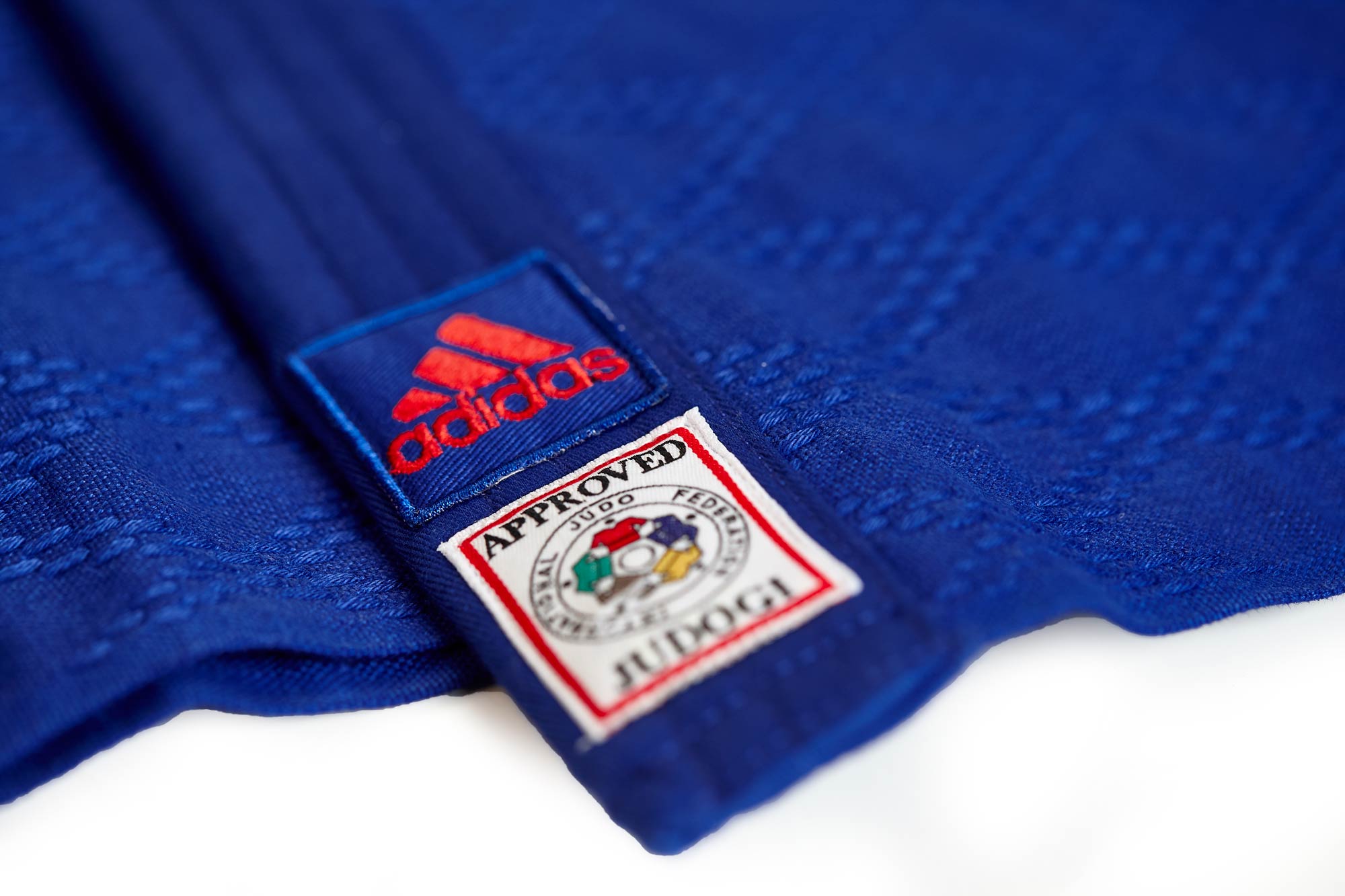 adidas-JudoGi-ChampionII-IJF-normal-blue-red-stripes-6 adidas Judoanzug CHAMPION II IJF, blau/rotes Logo, JIJF