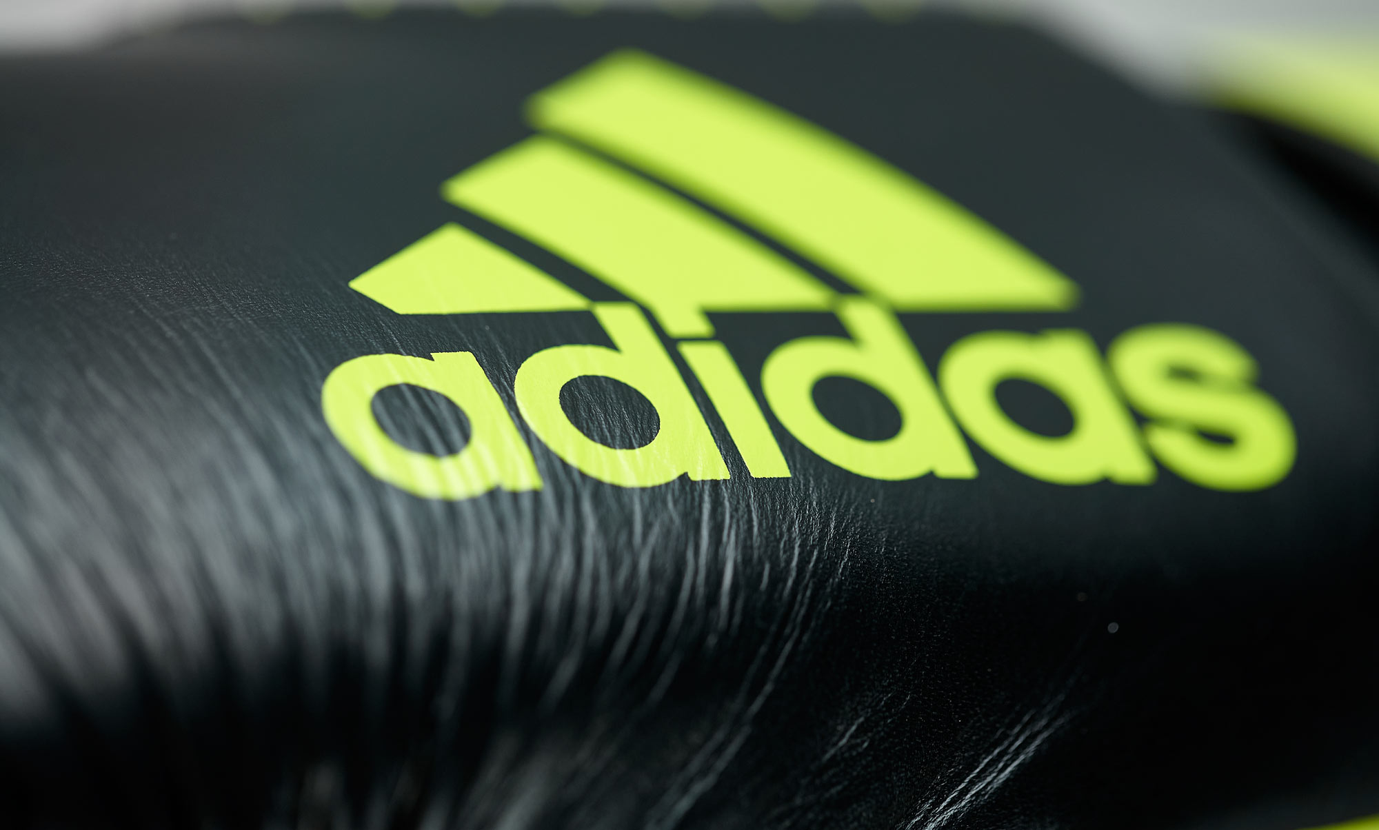 adiKBWKF200-black_green-WAKO-Training-Glove-D0977 adidas Kickboxing Wettkampfhandschuh black/neon green, adiKBWKF200