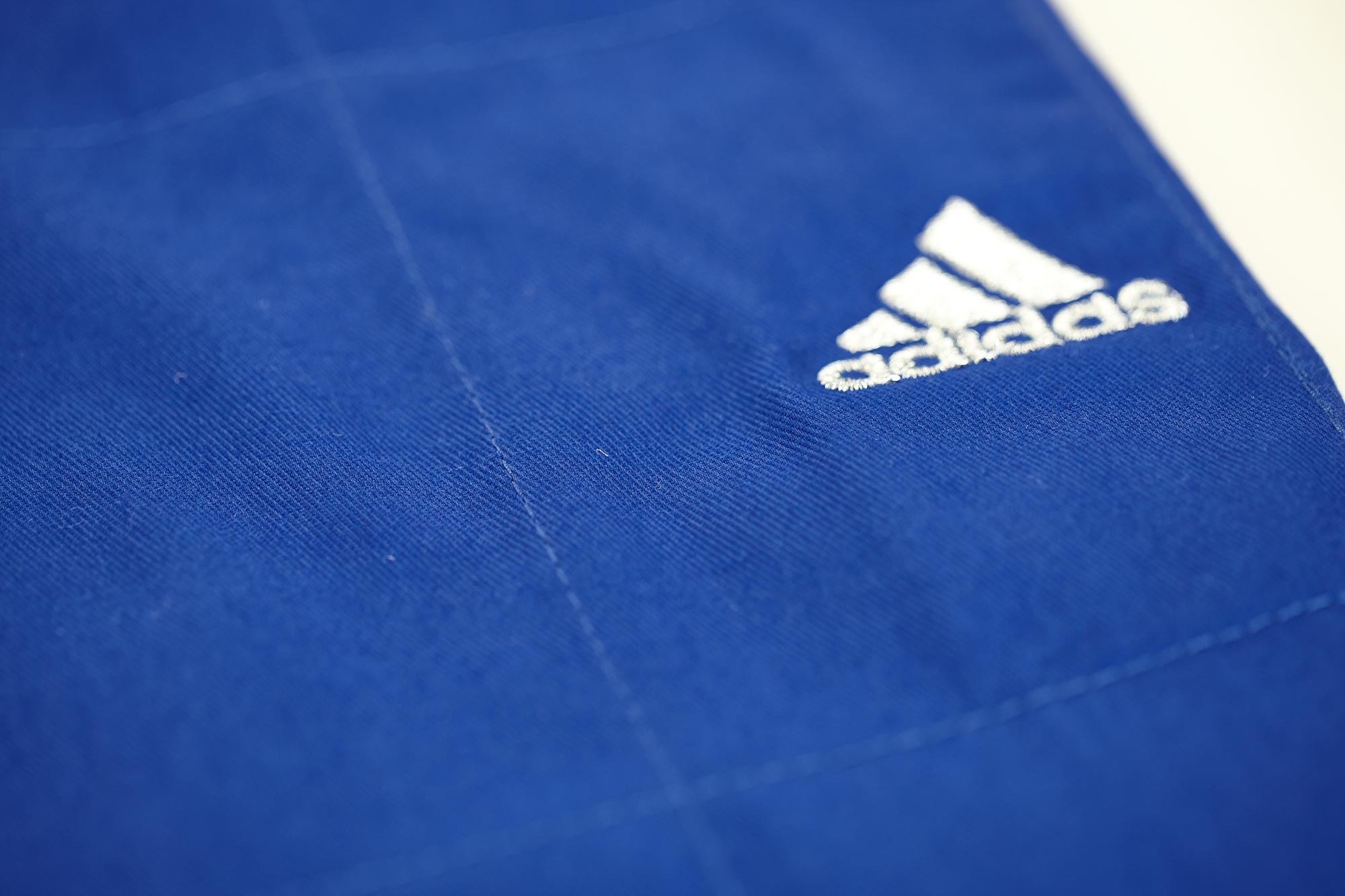 adidas-Judo_Gi-J990B-Millenium-blau-4 adidas Judo-Anzug Millenium blau/silbernes Logo, J990B