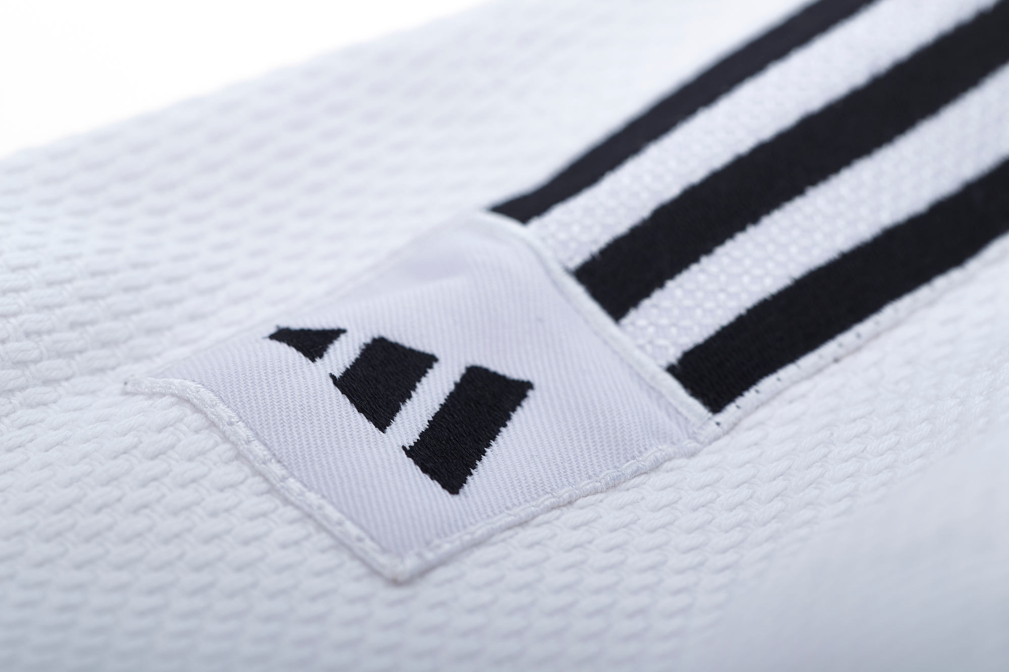 J650P-white_black-Judo-uniform-Contest-2023-D1590 adidas Judo-Anzug Contest weiß/schwarze Streifen, J650