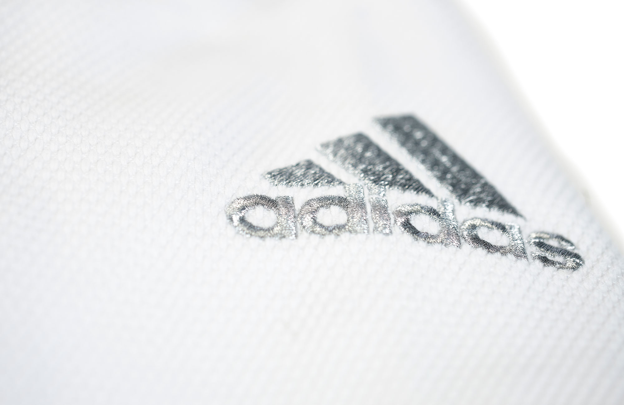 adidas-Judo_Gi-J990-Millenium-weiss-6 adidas Judo-Anzug Millenium weiß/silbernes Logo, J990