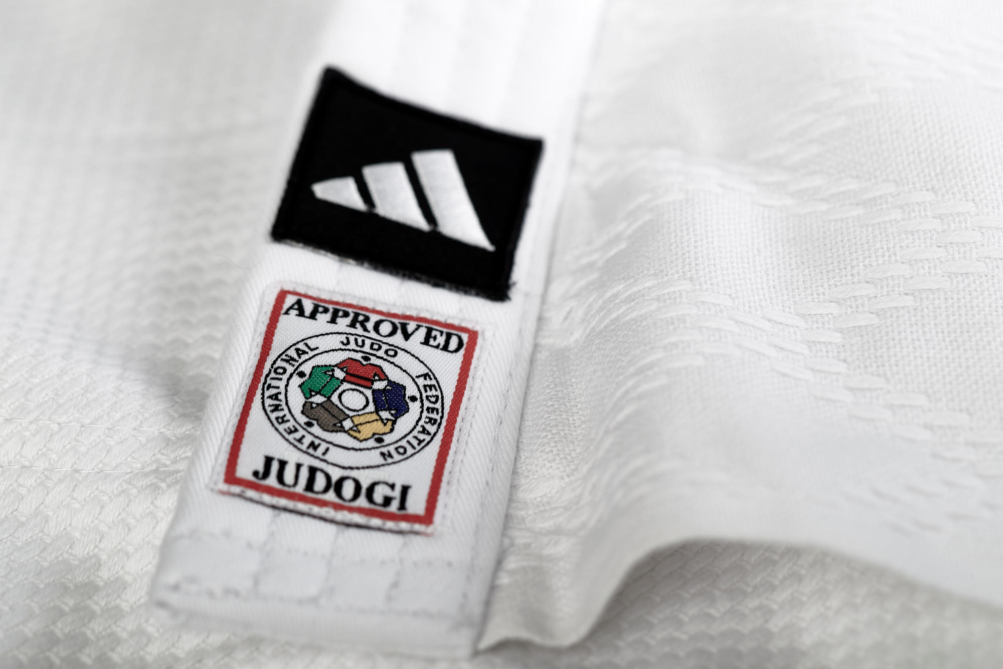 adidas Judoanzug CHAMPION III IJF - Model 1 weiß/schwarze Streifen JIJFS adidas Judoanzug CHAMPION III IJF - Model 1 weiß/schwarze Streifen JIJFS
