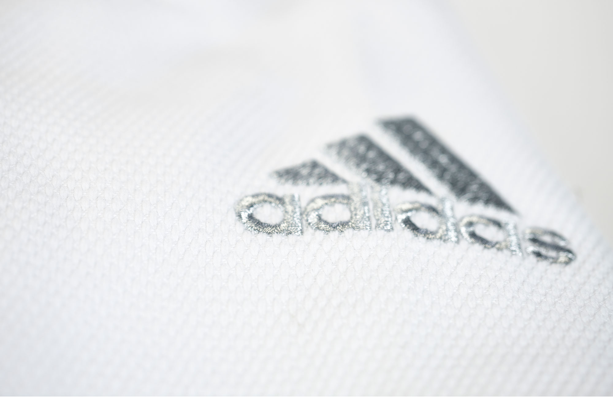 adidas-Judo_Gi-J990-Millenium-weiss-5 adidas Judo-Anzug Millenium weiß/silbernes Logo, J990