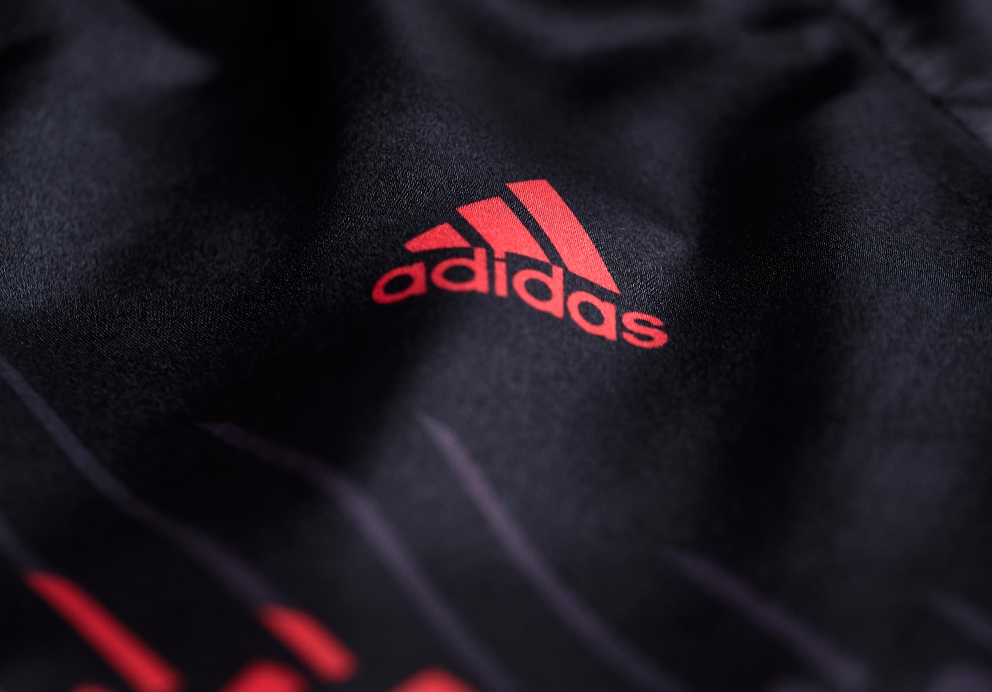 adiKBUN300S-black_red-D0126 adidas Kickbox-Shirt schwarz/rot, adiKBUN300S