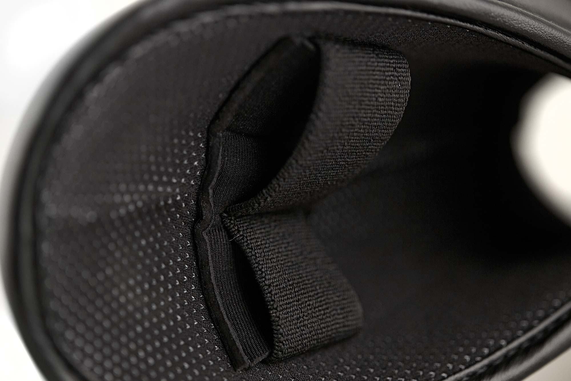 adiKBB200-black-D0100 adidas Pro Kickboxing Fußschutz black/black, adiKBB200
