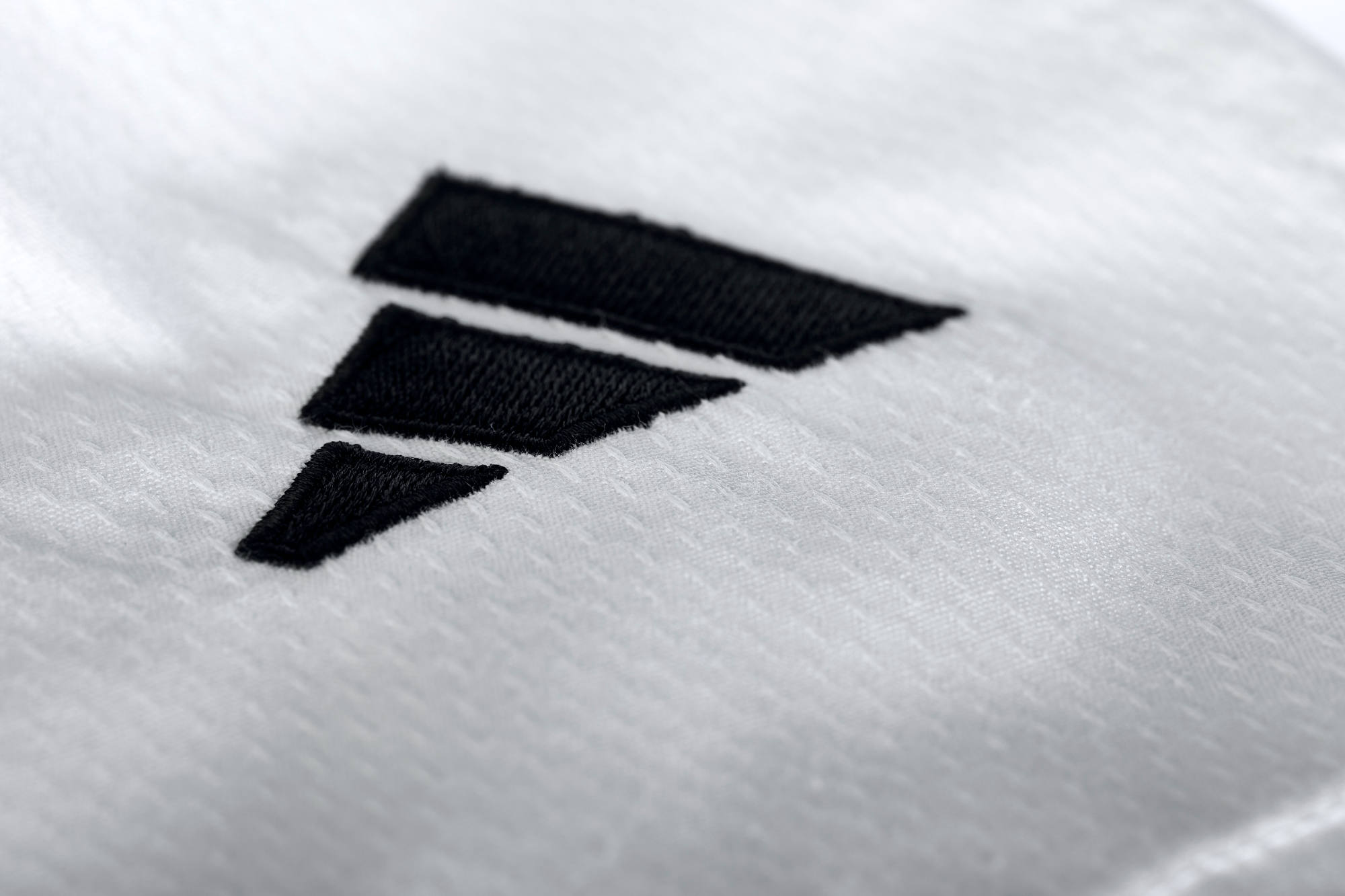 K220DNAWKF-white_black-Karate-uniform-Kumite-Fight-Logo-D1532 adidas Karateanzug Kumite Fighter DNA, K220DNA