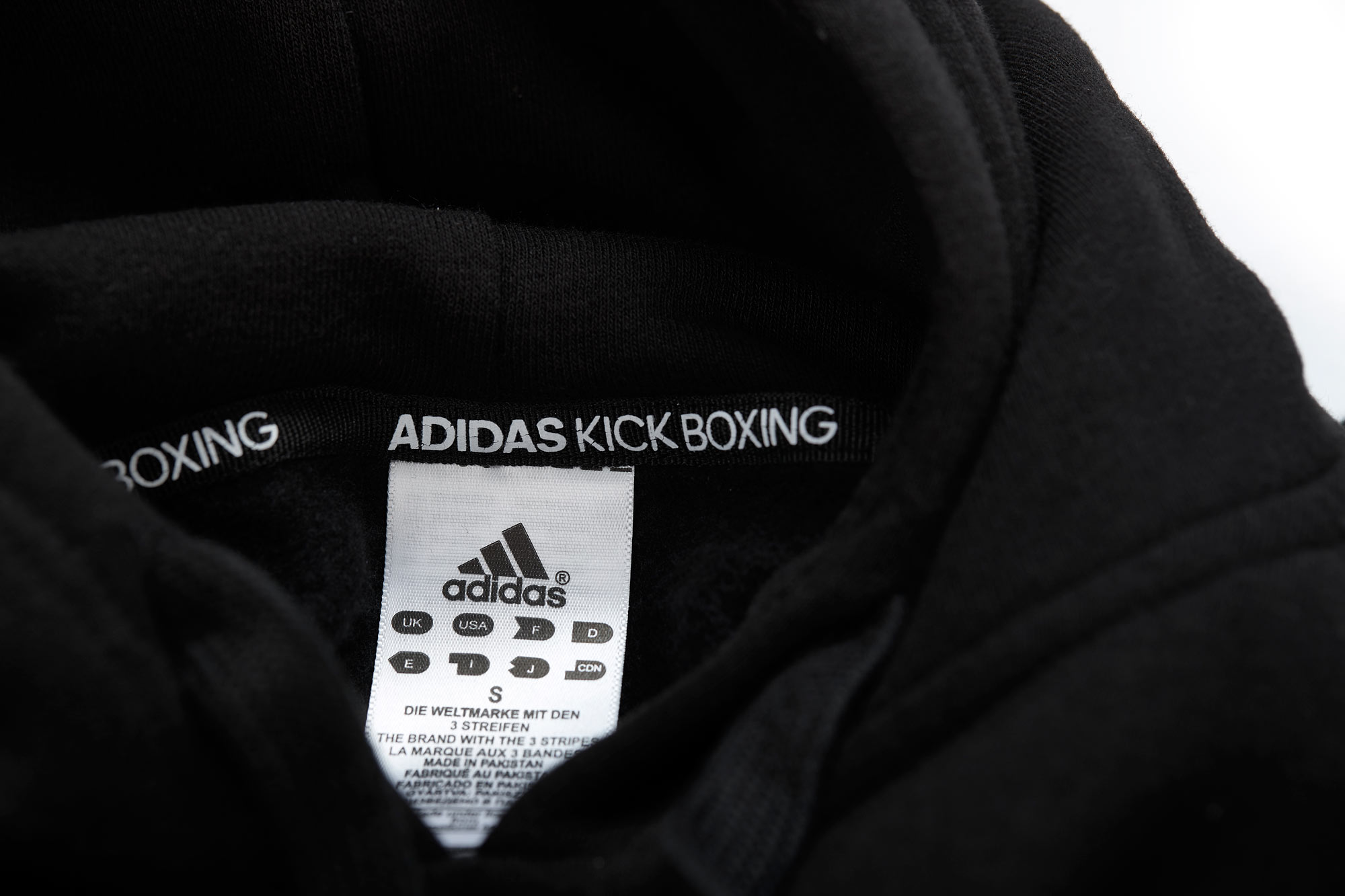 adiCLHD20KB-Badge-of-Sport-Hoody-black-D0043 adidas Badge of Sport Hoody Kickboxing schwarz adiCLHD20KB