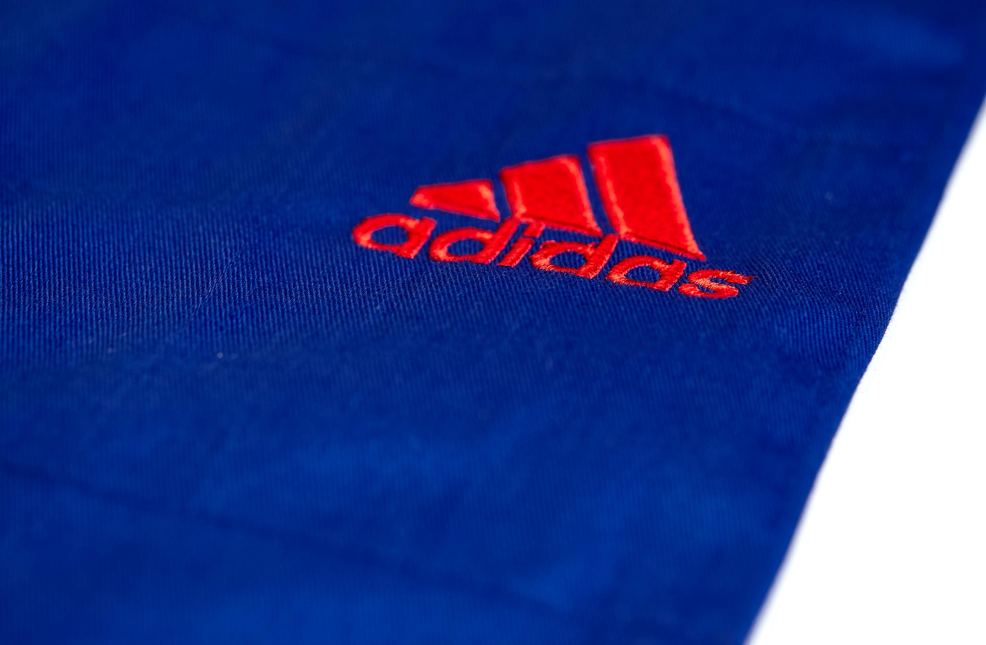 adidas-JudoGi-ChampionII-IJF-normal-blue-red-stripes-7 adidas Judoanzug CHAMPION II IJF, blau/rotes Logo, JIJF