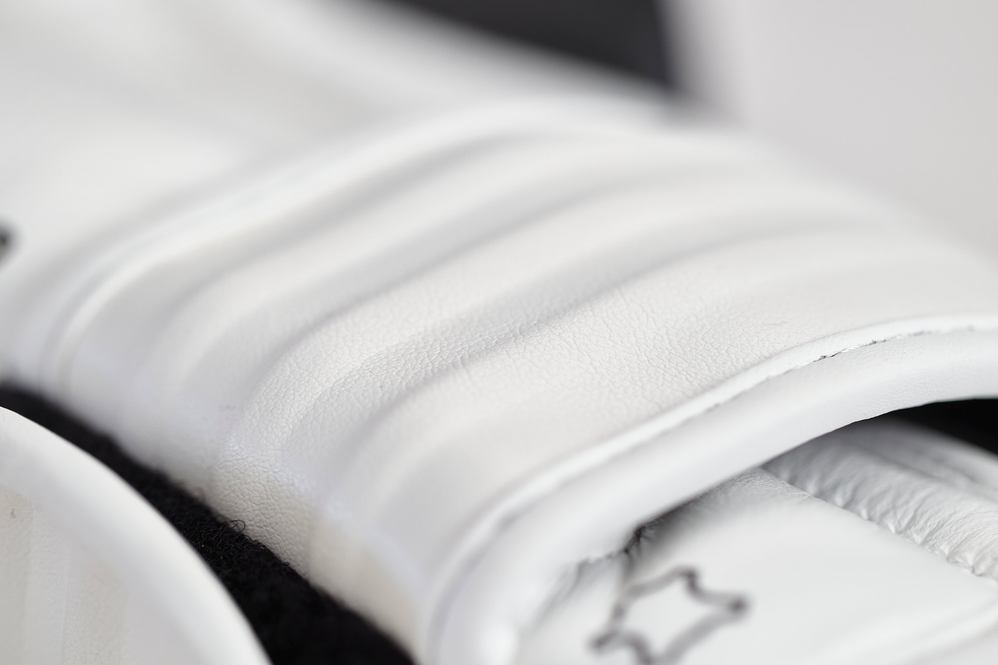 adiH300-Hybrid-300-Boxing-Glove-black_white-14OZ-D0404 adidas Boxhandschuhe Hybrid 300 ADIH300 black/white
